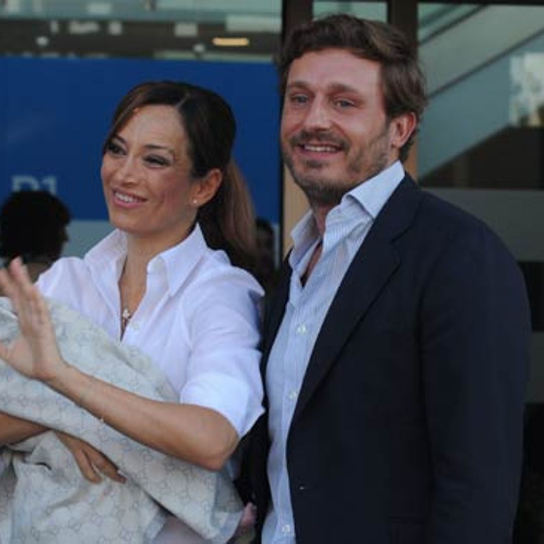 Sonia González y Juan Peña abandonan el hospital con el pequeño Tristán