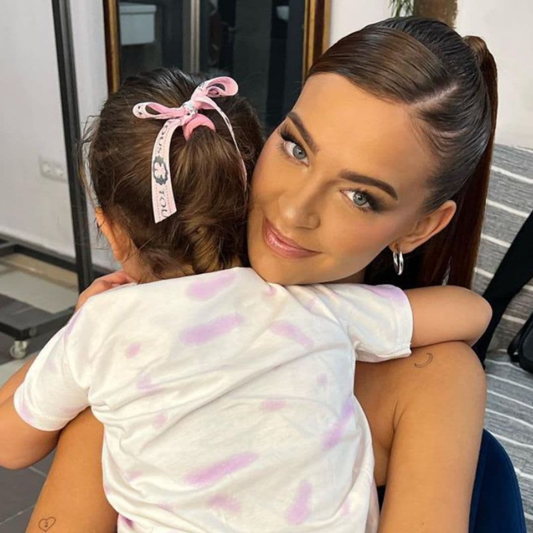 Laura Escanes revela la simpática petición que le ha hecho su hija Roma para acabar con su soltería