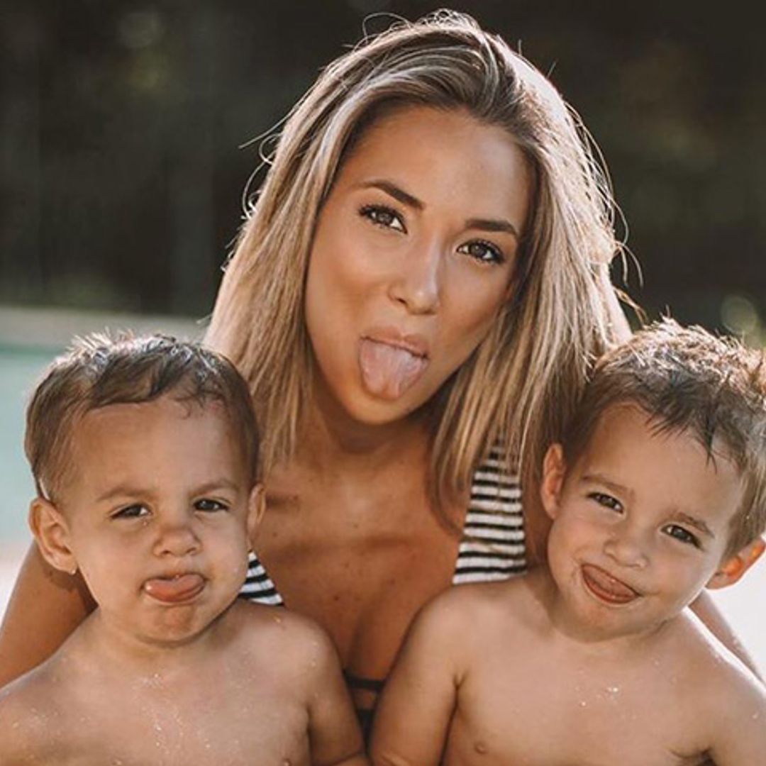 La solución de Alice Campello cuando solo tiene un par de zapatos para sus hijos