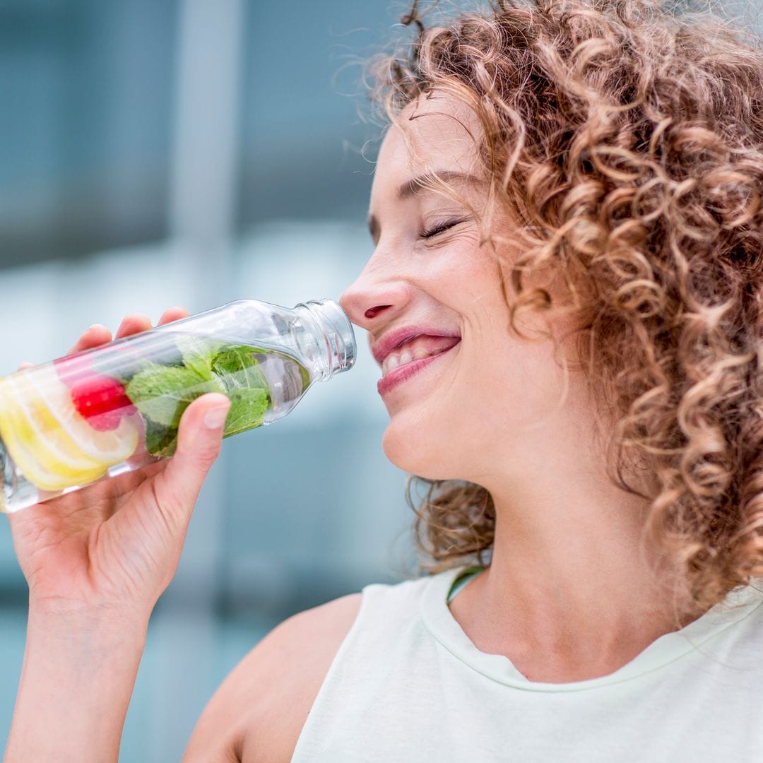 Infusiones frías y aguas saborizadas: recetas frescas y saludables para hidratarte durante la ola de calor