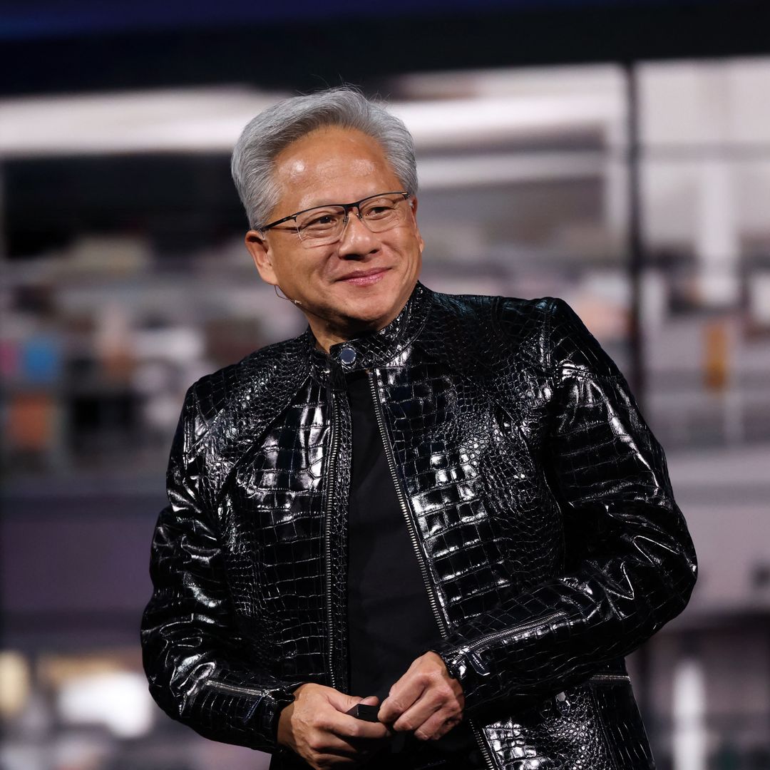 De fregar platos a multimillonario: así es la historia de Jensen Huang, el hombre que cambió la inteligencia artificial