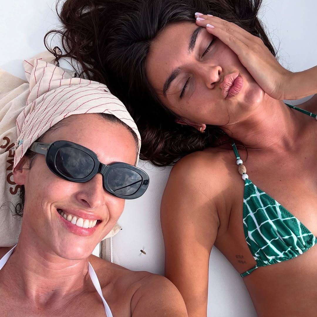 Blanca Romero y Lucía Rivera, madre e hija con looks coordinados en sus vacaciones en Mallorca