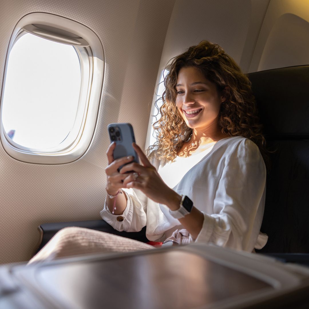 El verdadero motivo por el que debes activar el modo avión durante tus vuelos