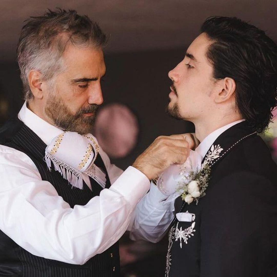 Con una linda foto del día de su boda, Alex Fernández celebra los 53 años de ‘El Potrillo’