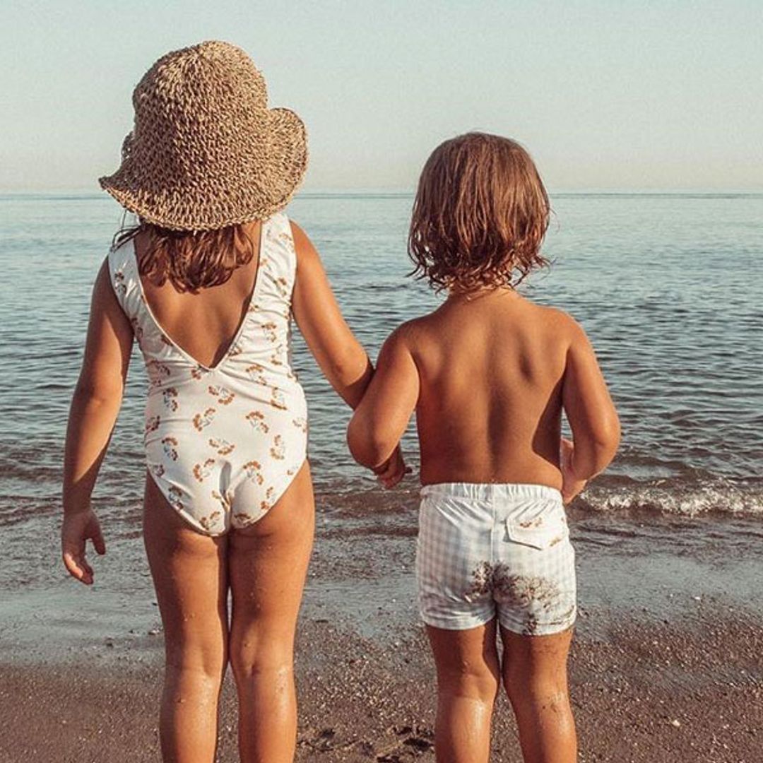 Todo lo que necesitas para que tu pequeño aprenda a nadar y disfrute en el agua con total seguridad