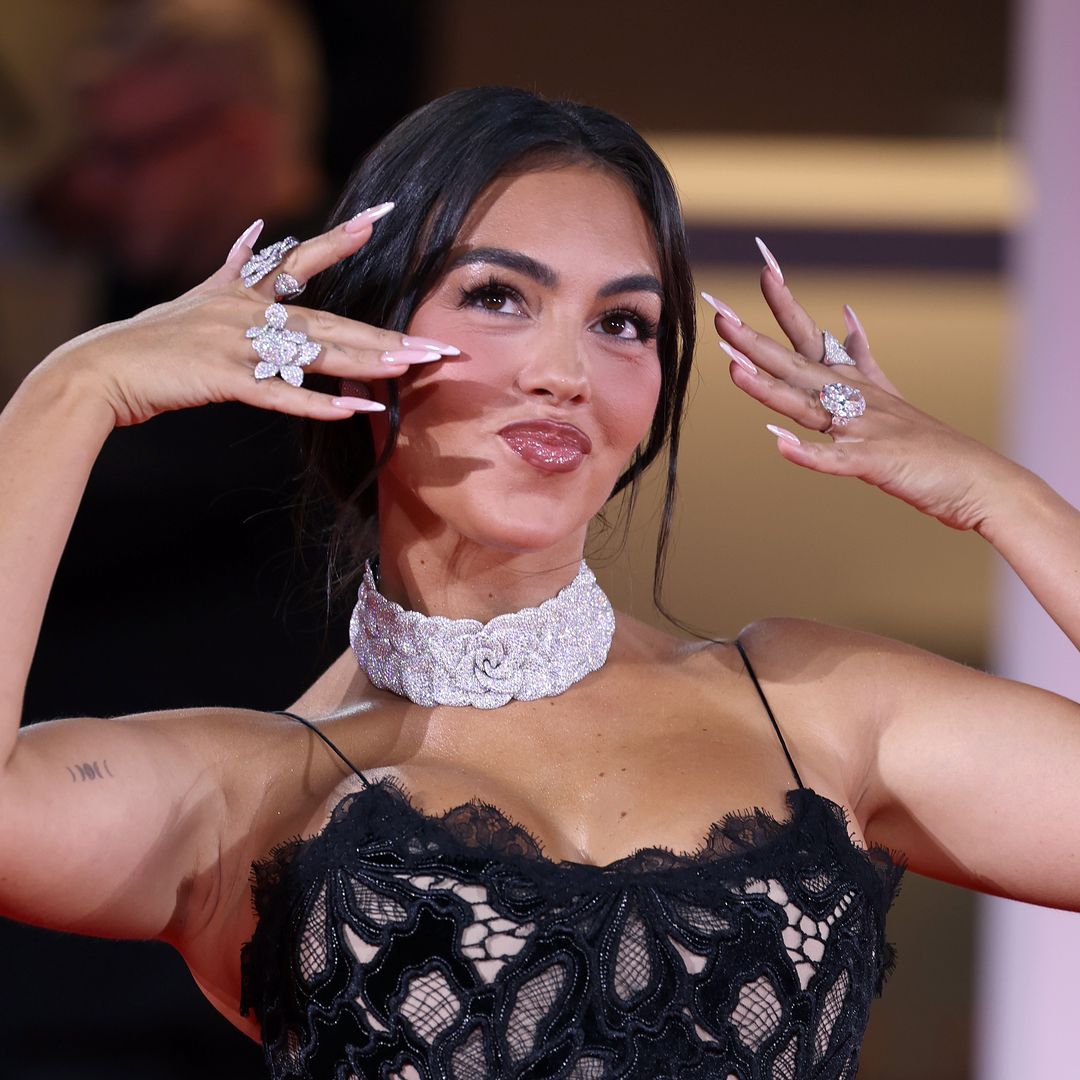 El masajeador facial 7 en 1 de Georgina Rodríguez está rebajado en Prime Day con casi 100€ de descuento
