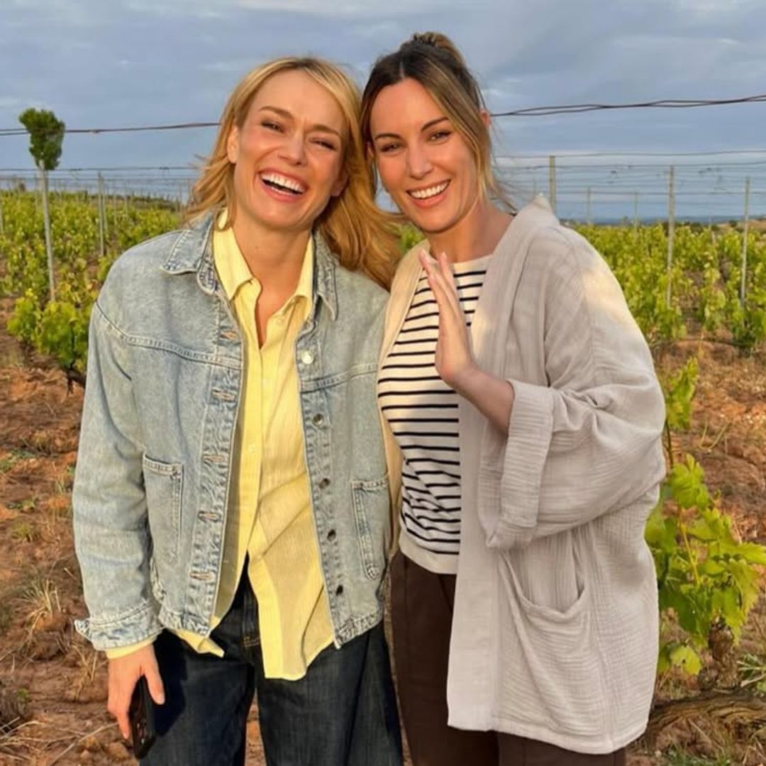 Edurne revela su nuevo proyecto como actriz y muestra las fotos del rodaje entre viñedos con Alejo Sauras o Patricia Conde