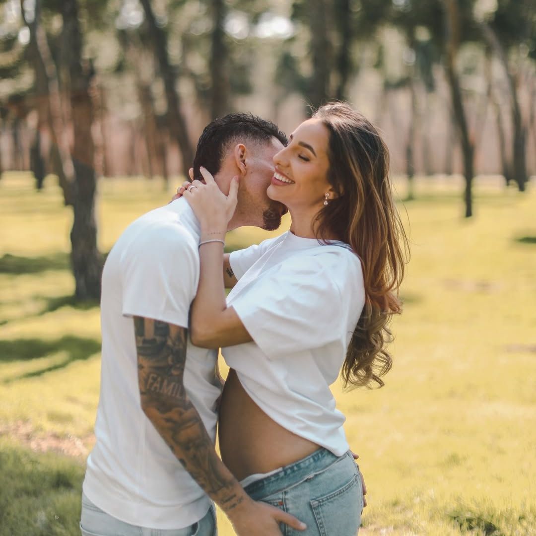 Primer regalo para los bebés de Dani Ceballos y Luna Serrat, nieta de Serrat, con guiño especial