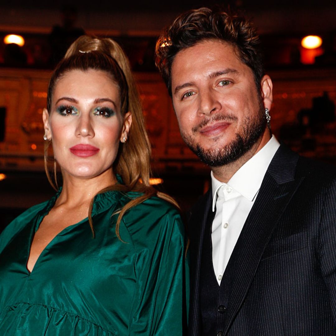 ¿Cómo se llama el bebé de Manuel Carrasco y Almudena Navalón? Los padres del cantante dan algunas pistas