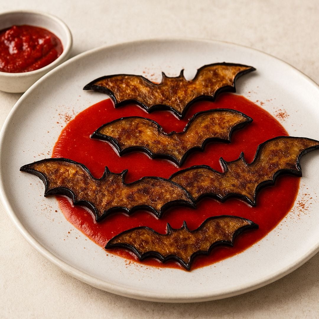 Chips de berenjena al horno con salsa especiada