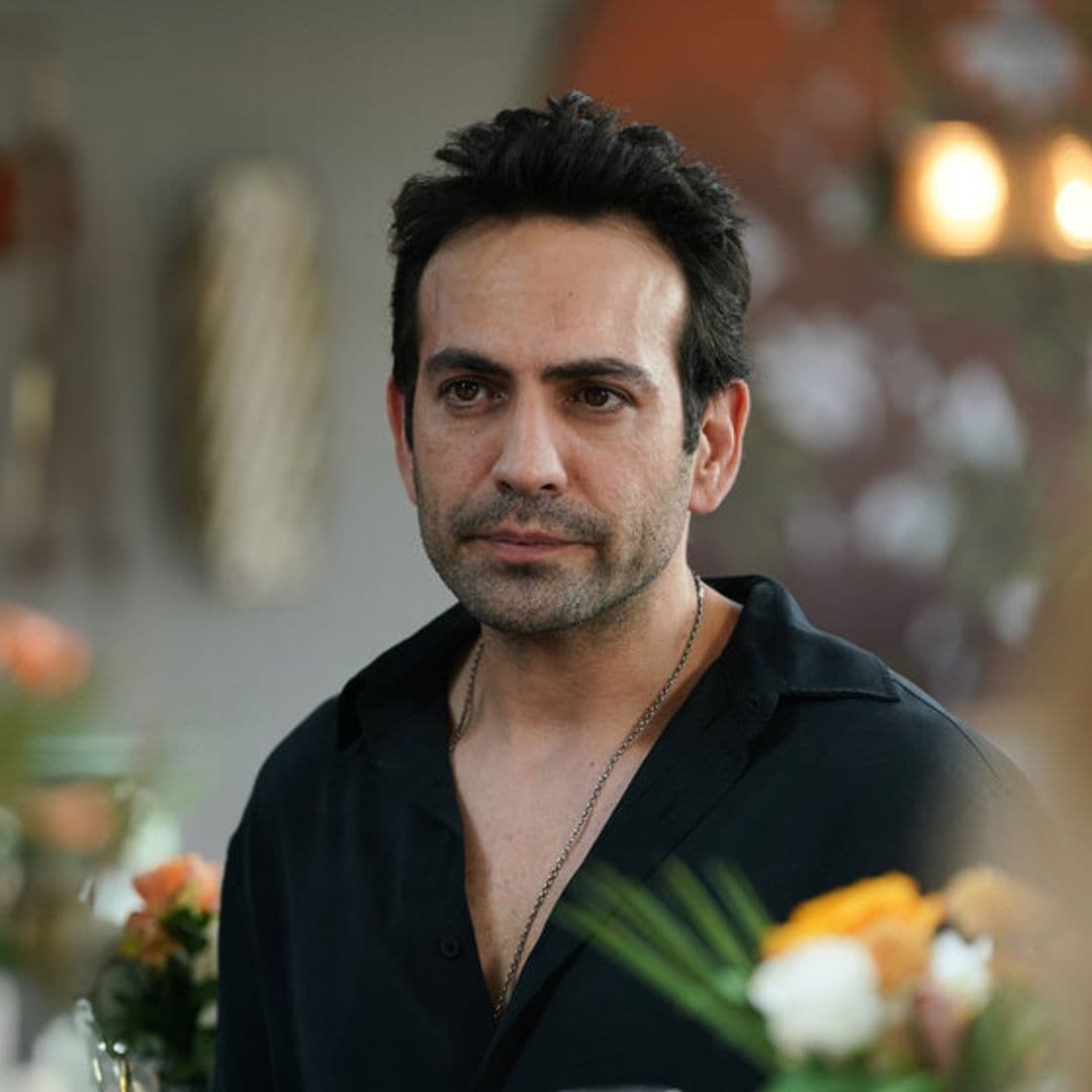El protagonista de 'Renacer' revela cómo vive su romance en la serie que enamora al público