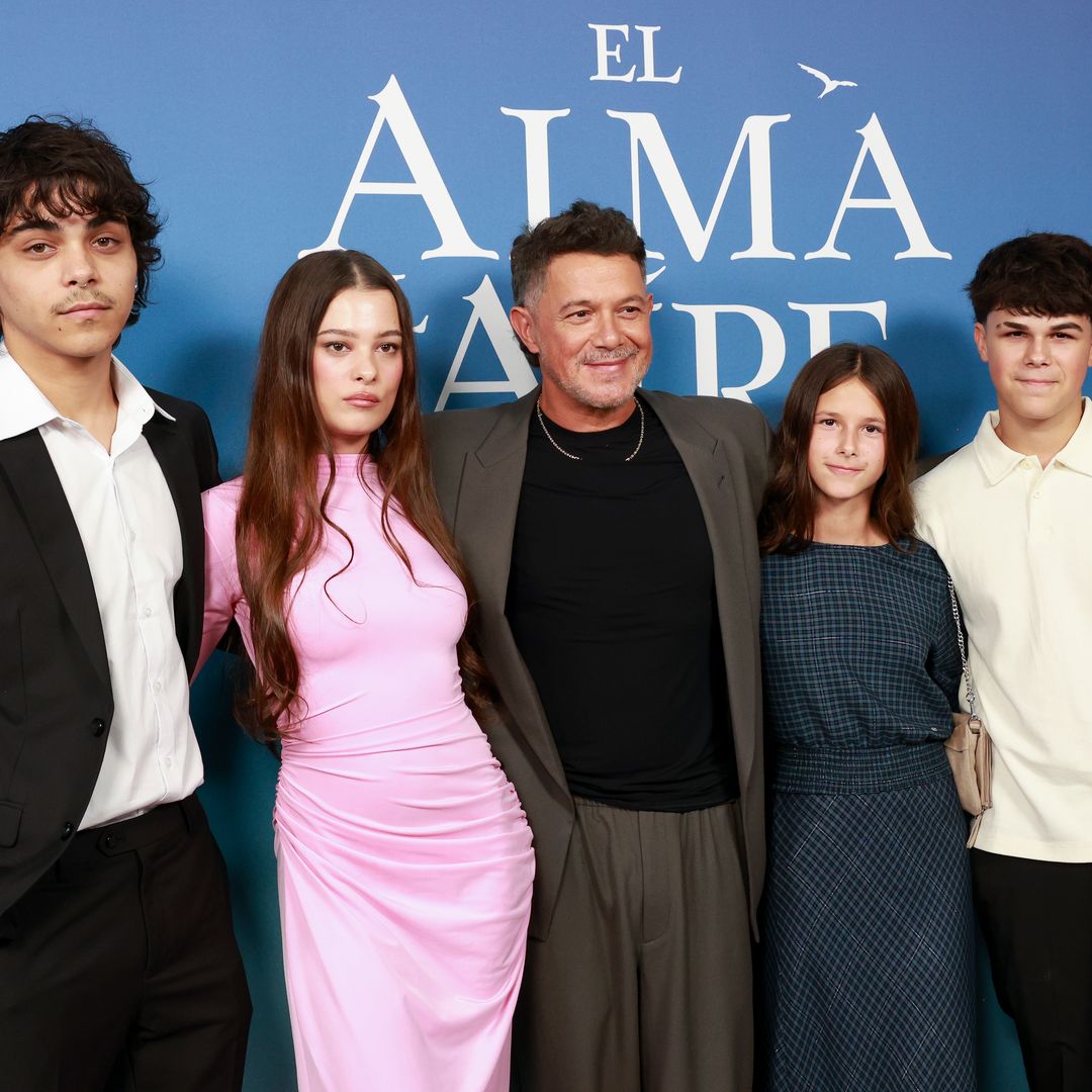 Alejandro Sanz reúne a sus cuatro hijos con Stephanie Cayo por primera vez: las fotos de su gran momento familiar