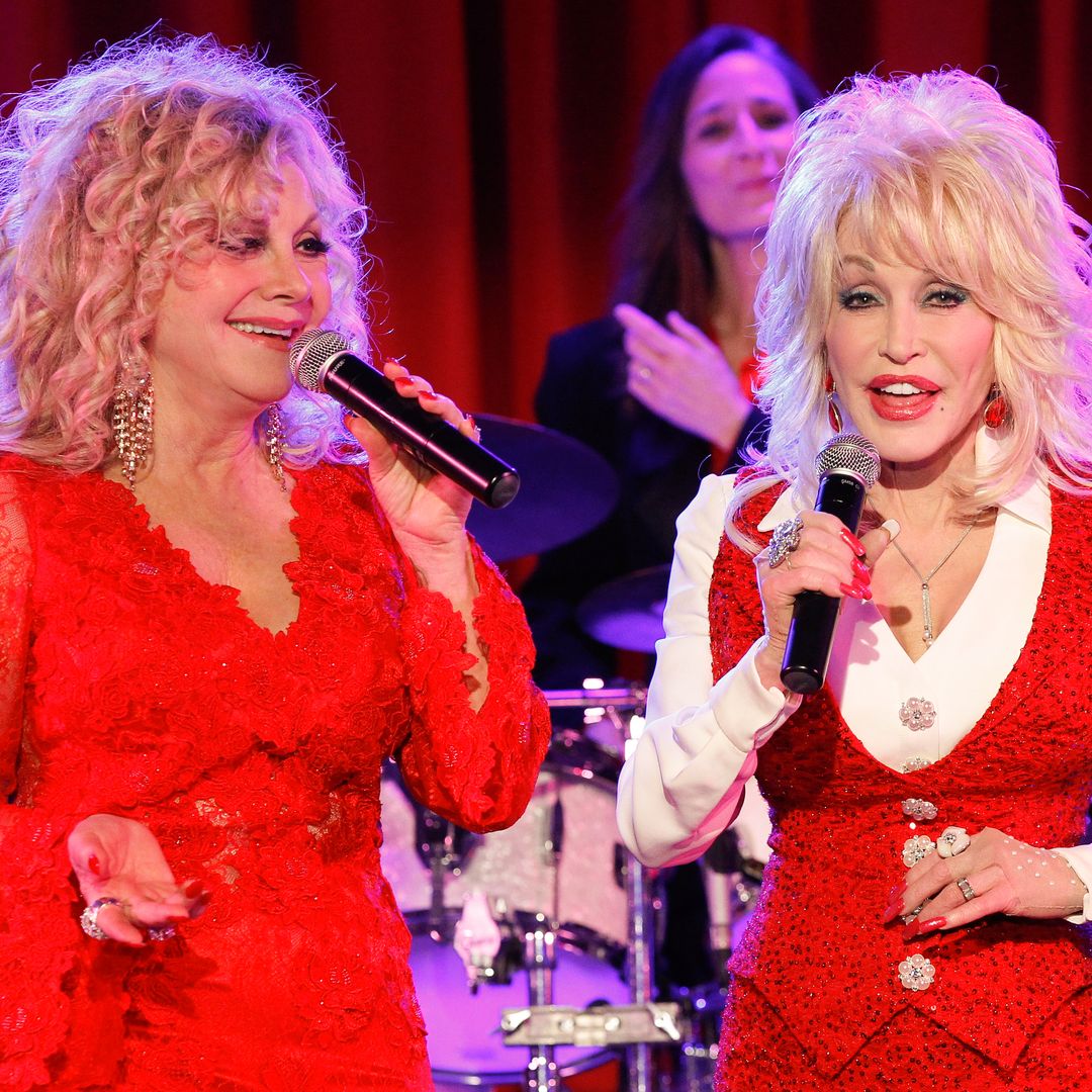 La hermana de Dolly Parton muestra su indignación por las polémicas imágenes con IA que se han publicado tras la muerte de la artista: "Son basura"