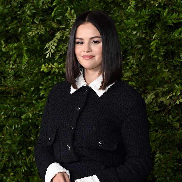 Selena Gomez en la Academy Women's Luncheon de CHANEL con conjunto negro