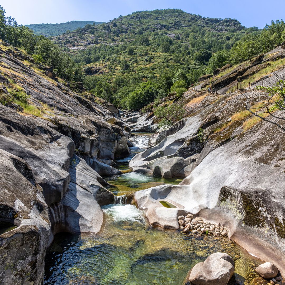 Las piscinas naturales más espectaculares a menos de dos horas de Madrid para escapar del calor este verano