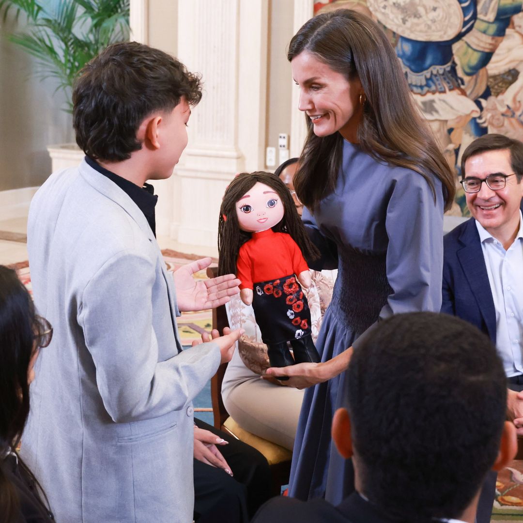 El curioso regalo que ha recibido la reina Letizia: una muñeca a su imagen y semejanza
