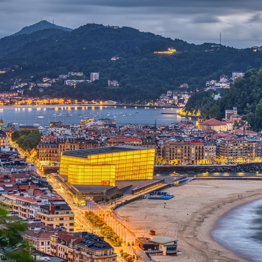 Kursaal, de Rafael Moneo, y la playa de Zurriola, San Sebastián
