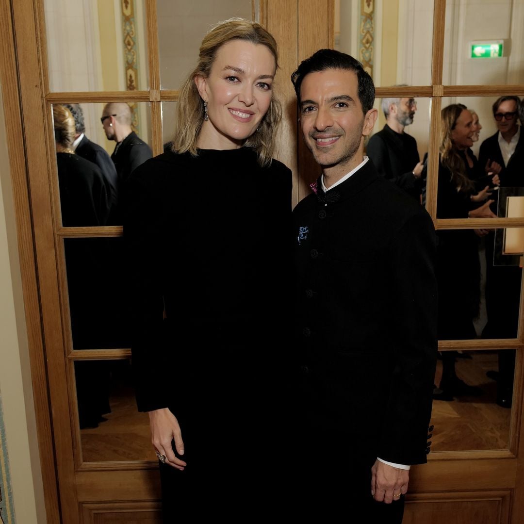 Marta Ortega arropa al diseñador de su vestido de novia junto a Georgina Rodríguez y Meghan Markle en París