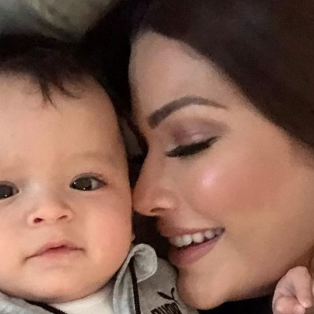 ¡Amor de abuelas! Ana Patricia Gámez y sus dos ayudantes para el corte de pelo de su hijo