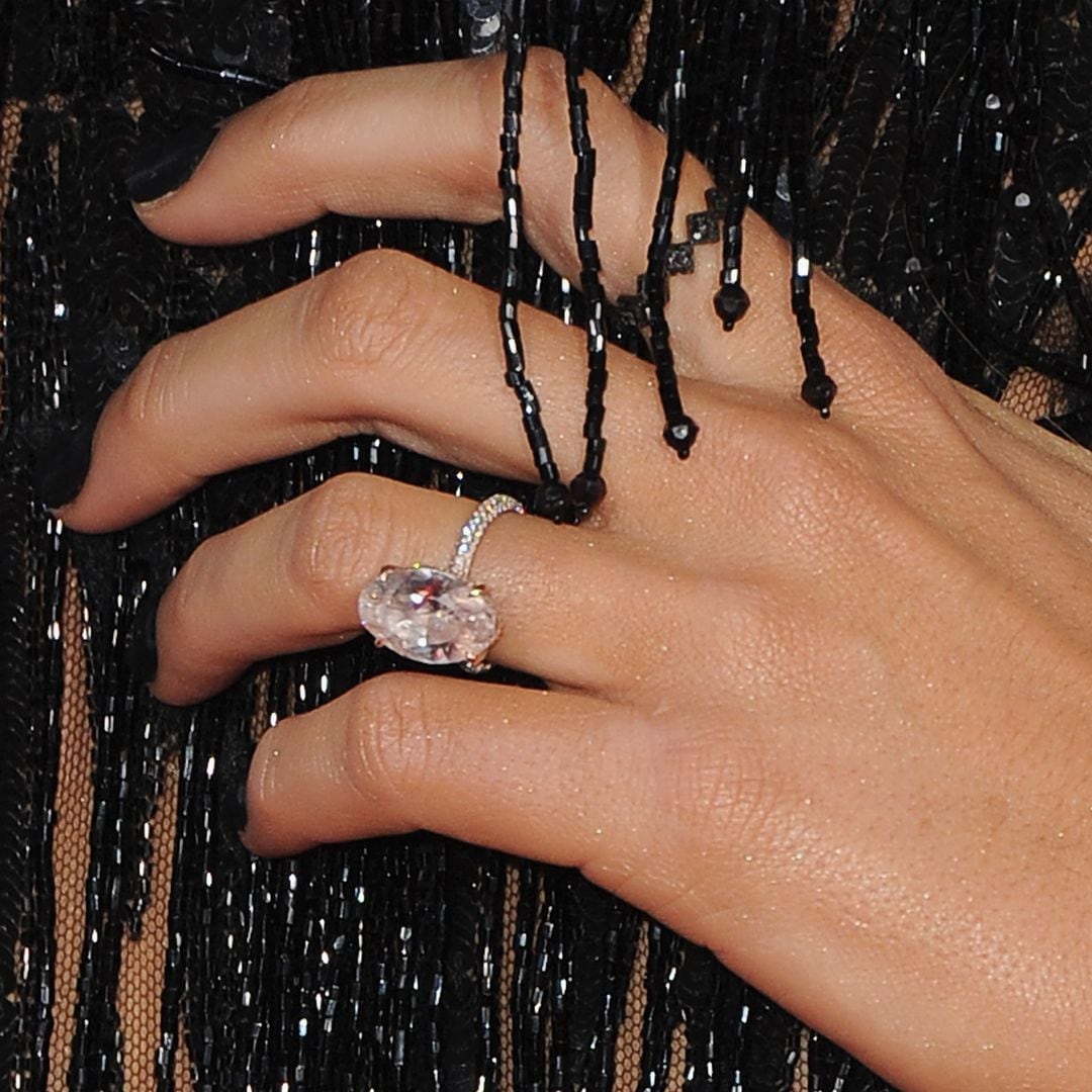 El anillo de Blake Lively rompió récords al incrementar la popularidad de los anillos ovalados