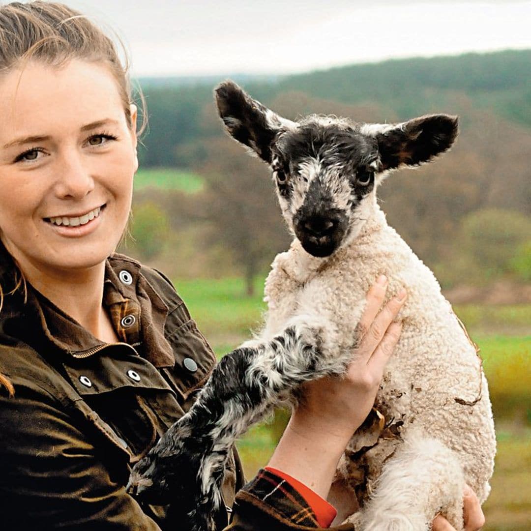 La pastora del príncipe de Gales, Charlotte Darwent, hace historia cuidando del rebaño real en ‘Dumfries House’