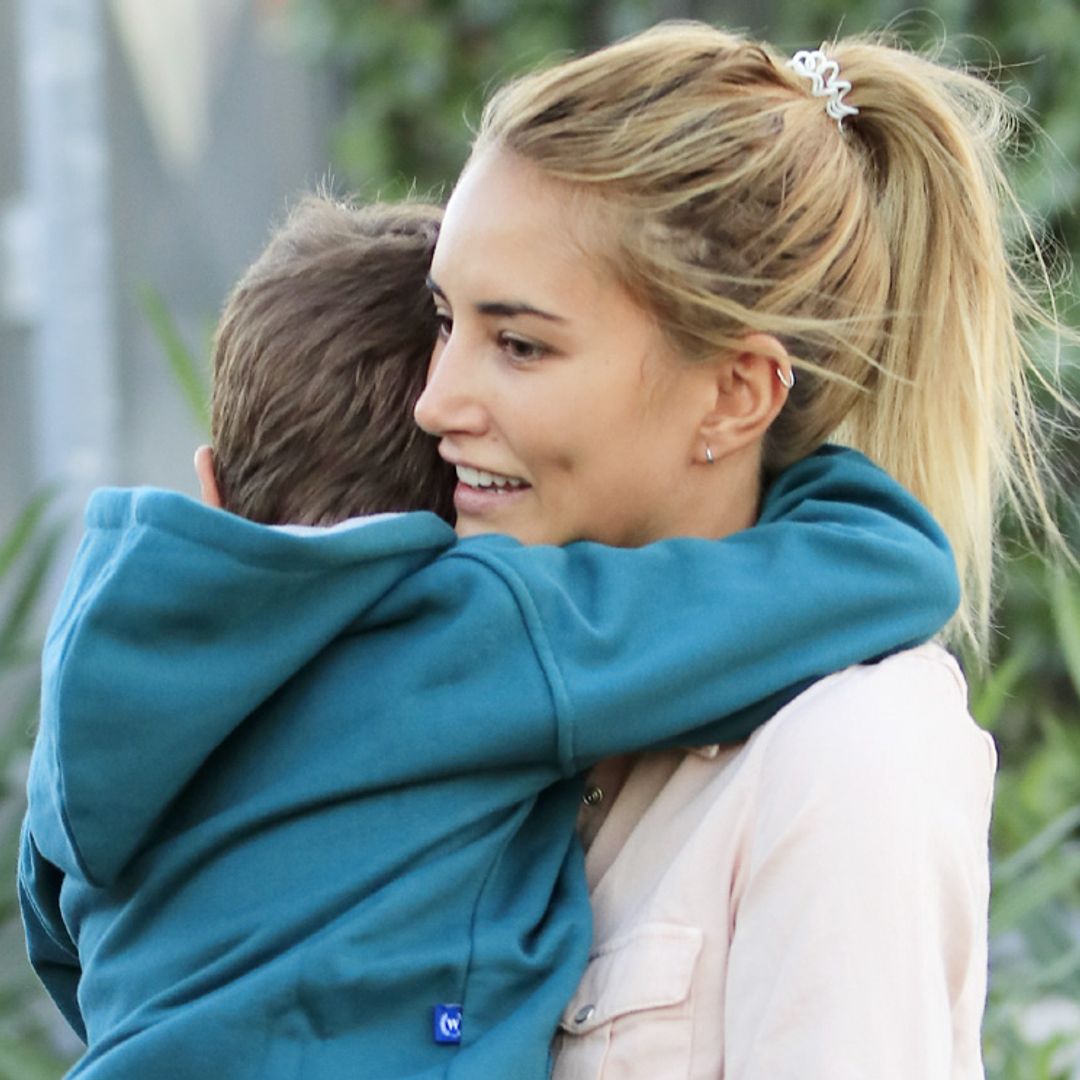 El pequeño Lucas se convierte en el 'maquillador oficial' de su madre, Alba Carrilllo