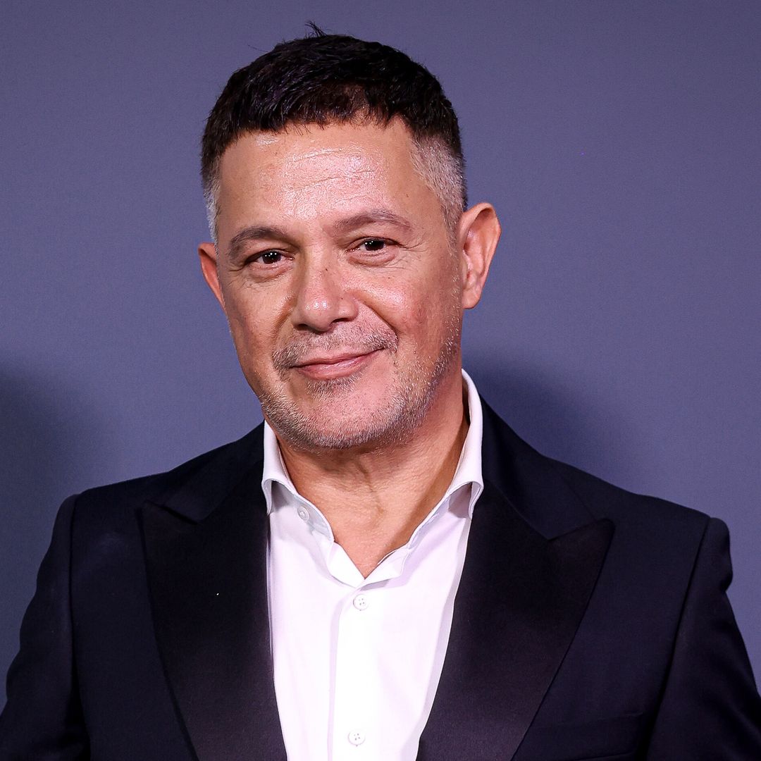 Alejandro Sanz recuerda su infancia y confiesa lo mucho que añora a sus padres: "Son mis ángeles de la guarda"