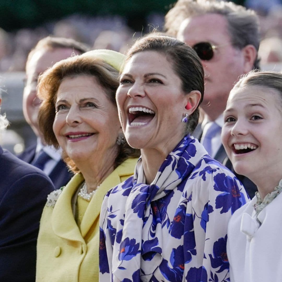 Bailes y muchas risas entre Estelle de Suecia y su madre Victoria en el concierto por el Jubileo del rey Carlos Gustavo