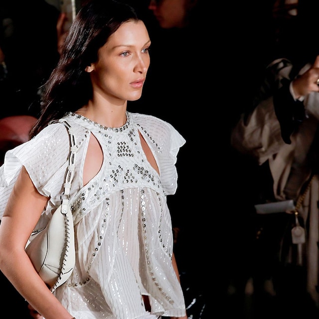 bella hadid pasarela