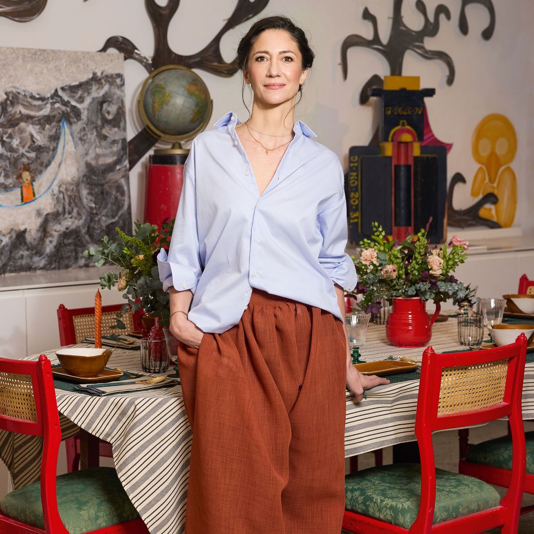 Claudia Stilianopoulos, junto con su mesa puesta