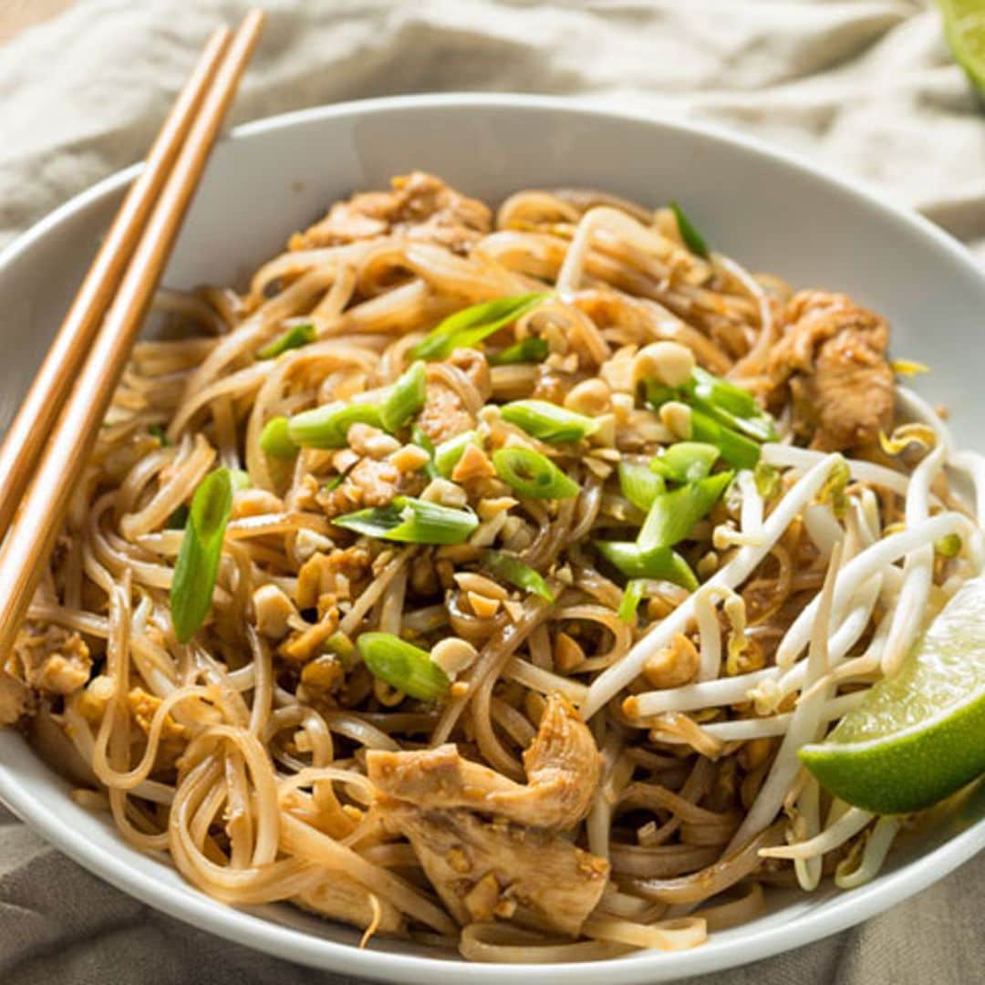 'Pad thai' de pollo con 'noodles' de arroz