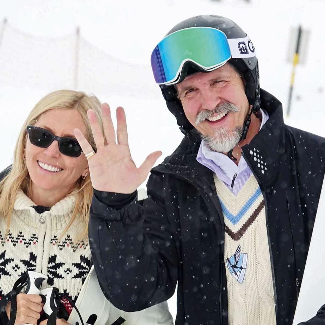 En ¡HOLA!, Marie-Chantal y Pablo de Grecia: días de esquí, besos y reencuentros en los Alpes