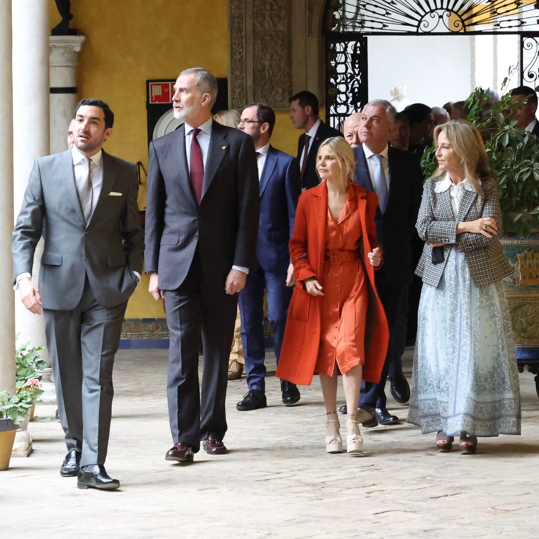 Los Alba escenifican una foto histórica en Dueñas: sus hijos, nietos y el rey Felipe reunidos en el gran homenaje a la Duquesa