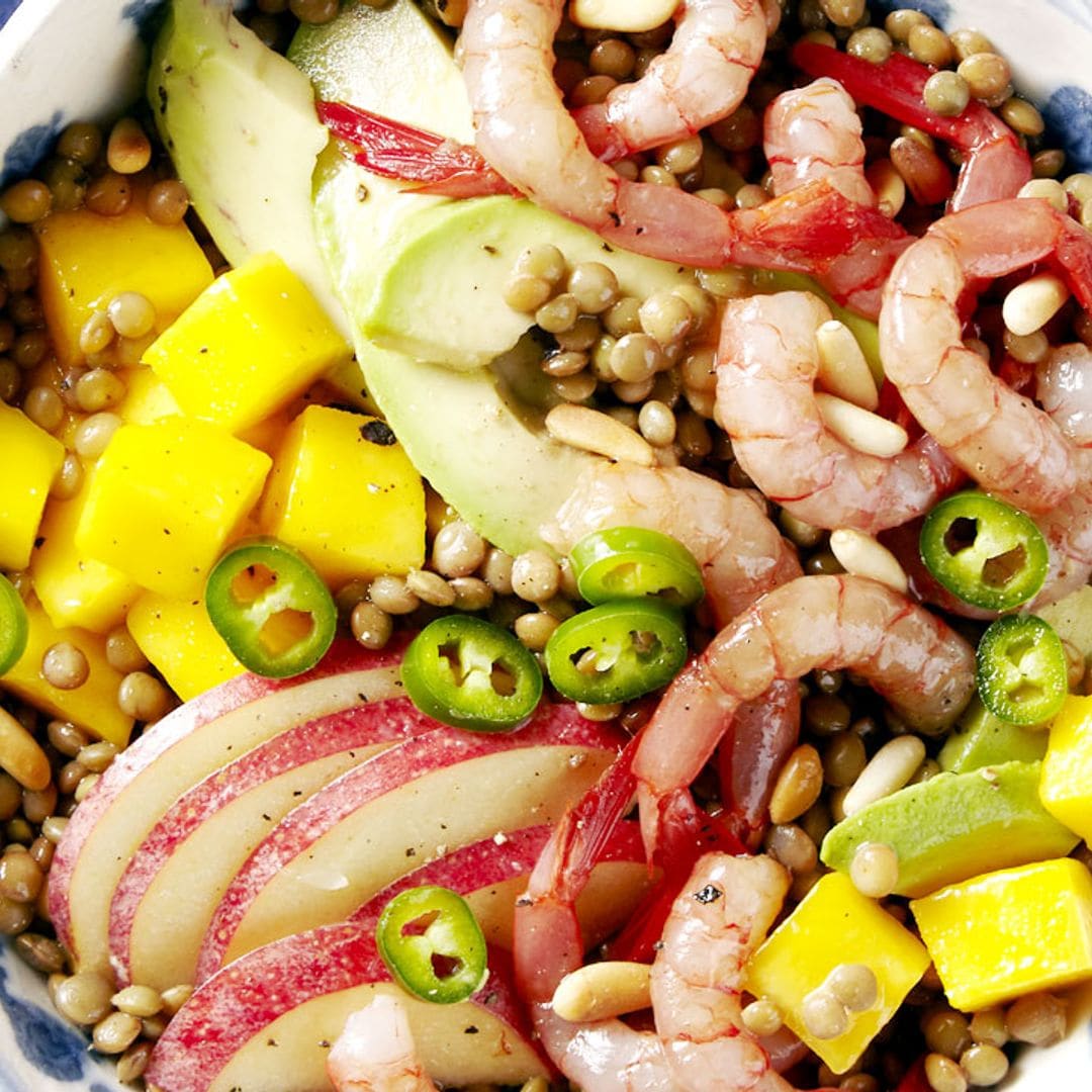 Ensalada de lentejas, gambas y manzana