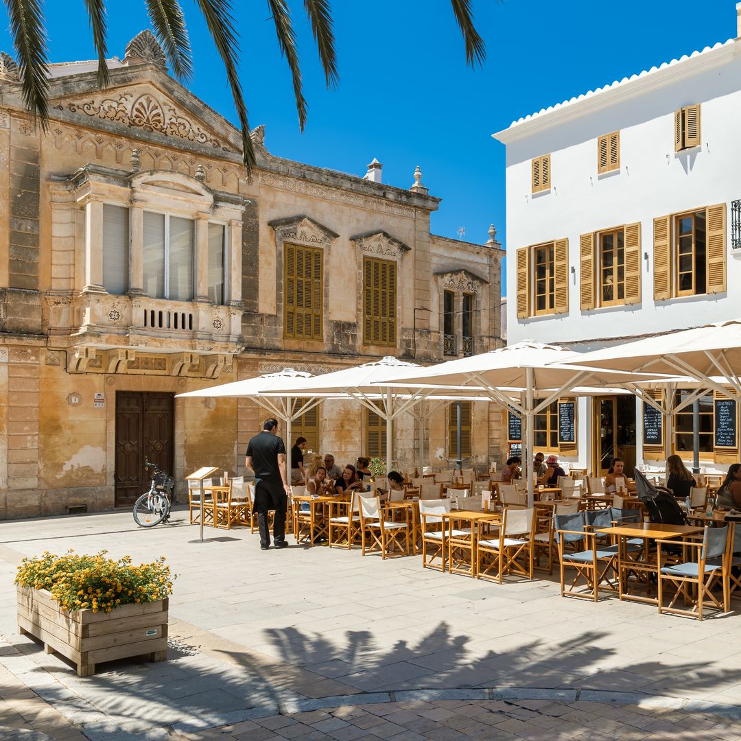 Menorca en primavera: dónde reservar y guía para disfrutar de la isla fuera de temporada