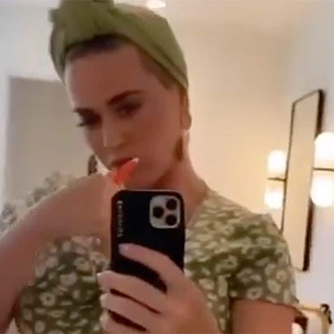 Katy Perry luce embarazo con un divertido baile mientras se lava los dientes