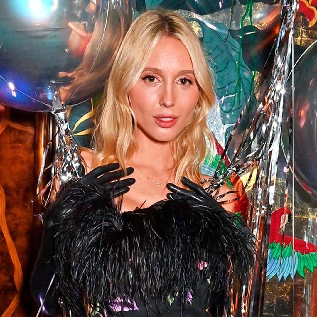Olympia de Grecia y su look cómodo de fiesta con el mono de terciopelo que adora Hailey Bieber