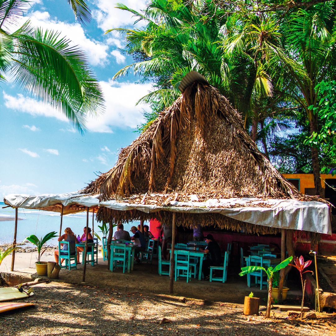 Uno de los chiringuitos de Santa Catalina, ciudad costera del sur de Panamá, que también forma parte de la costa del océano Pacífico