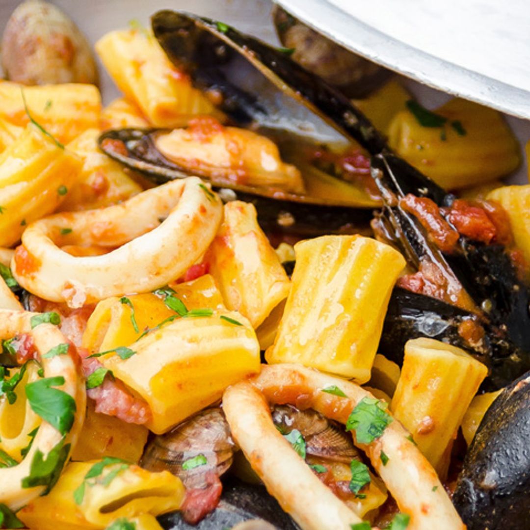 'Rigatoni' con almejas, mejillones y calamar
