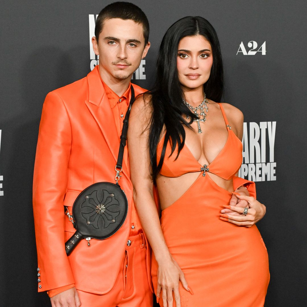 Kylie Jenner y Timothée Chalamet se convierten en los Justin y Britney de la 'gen Z' con impactantes looks naranjas a juego