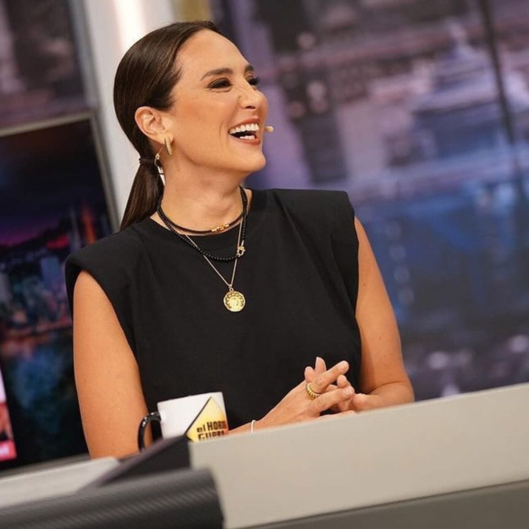 El truco de Tamara Falcó para reutilizar una falda 'midi' de invitada en cualquier plan