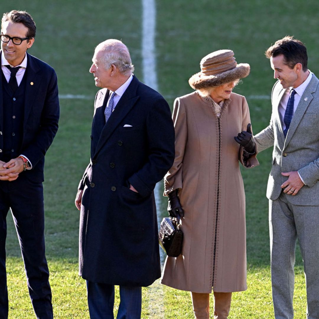 El encuentro de Carlos y Camilla con el actor Ryan Reynolds en medio de la polémica