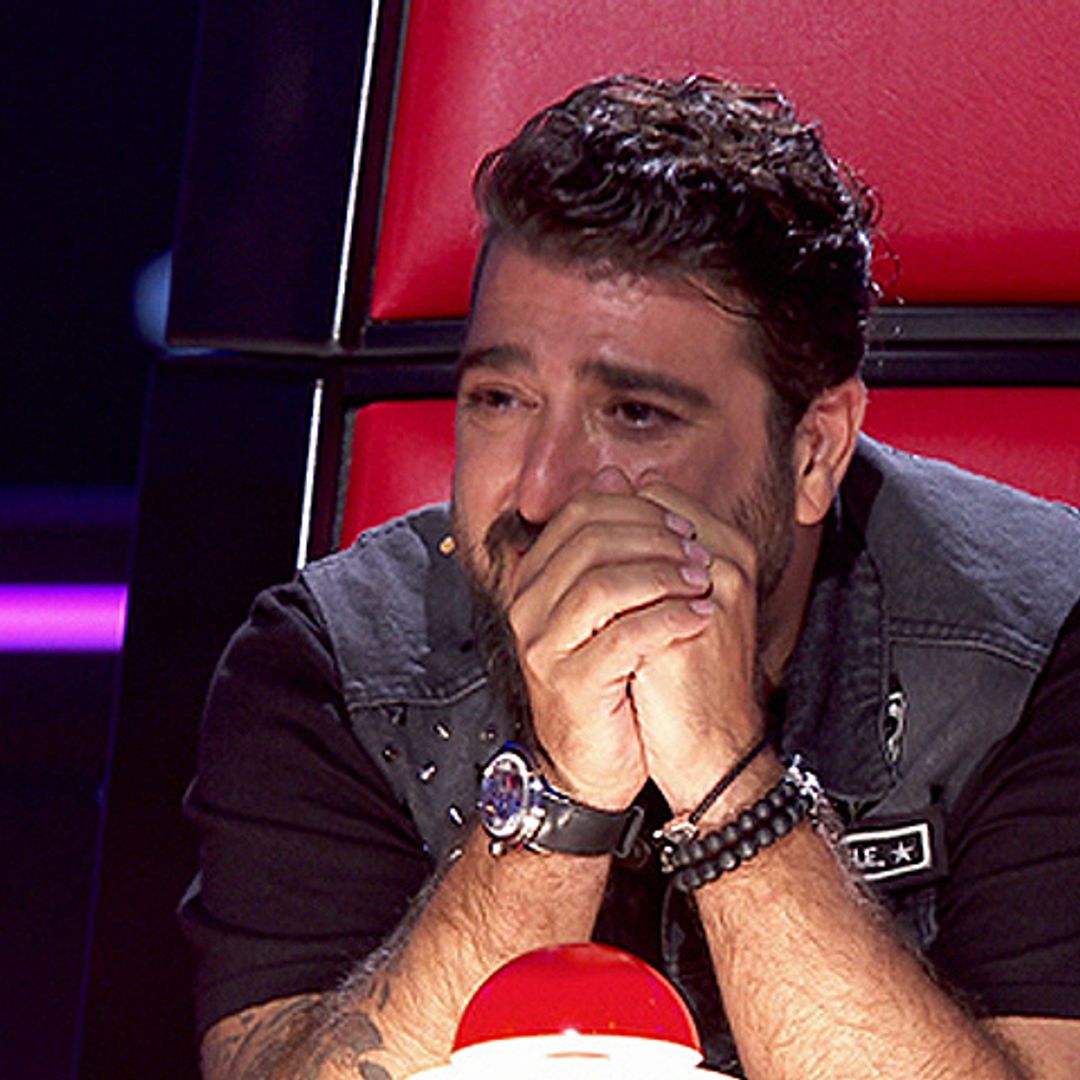 Las lágrimas de Antonio Orozco en 'La Voz' al rememorar su pasado por una canción