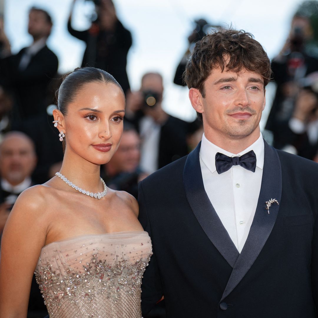 El inesperado debut de Charles Leclerc en el Festival de Cannes junto a su mujer y el romántico guiño a su boda en la alfombra roja