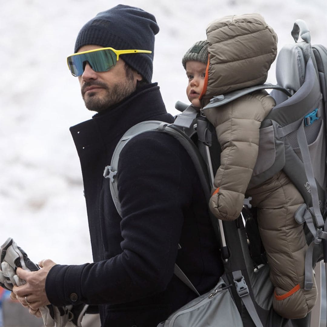 El primer viaje a la nieve de Julian de Suecia a punto de cumplir un año