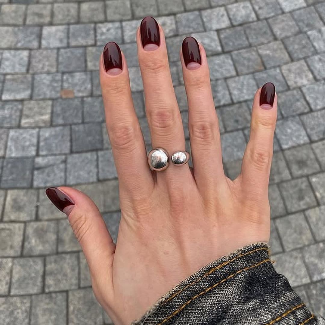 12 uñas cortas almendradas que van a arrasar esta Navidad y son las que más tiempo duran perfectas