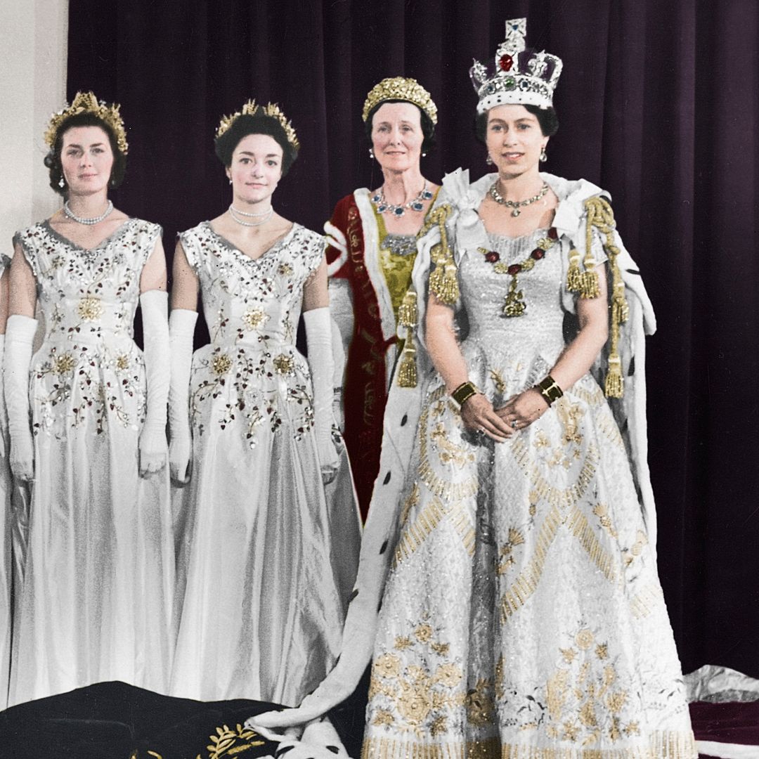 Isabel II deslumbró al mundo hace 73 años: el vestido histórico de su coronación escondía un poderoso mensaje imperial