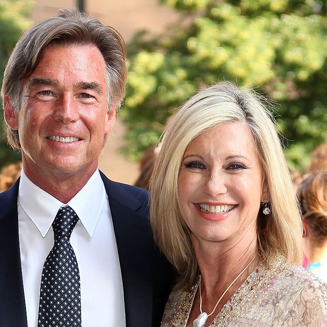 El marido de Olivia Newton-John recuerda su historia de amor con la actriz en un homenaje póstumo en Australia