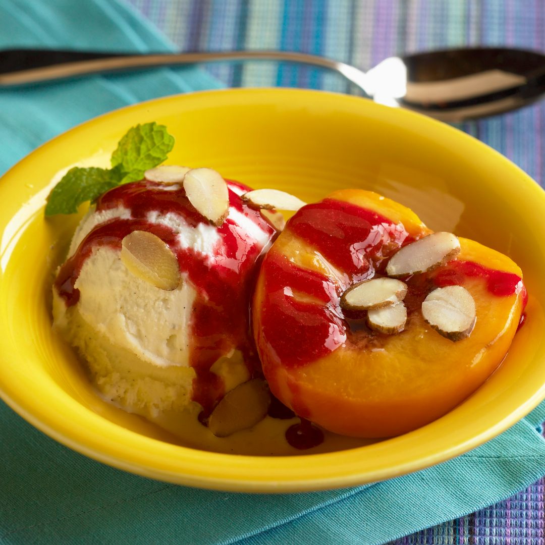 Con nombre de diva y solo tres básicos: melocotón, helado y frambuesa en un postre mítico