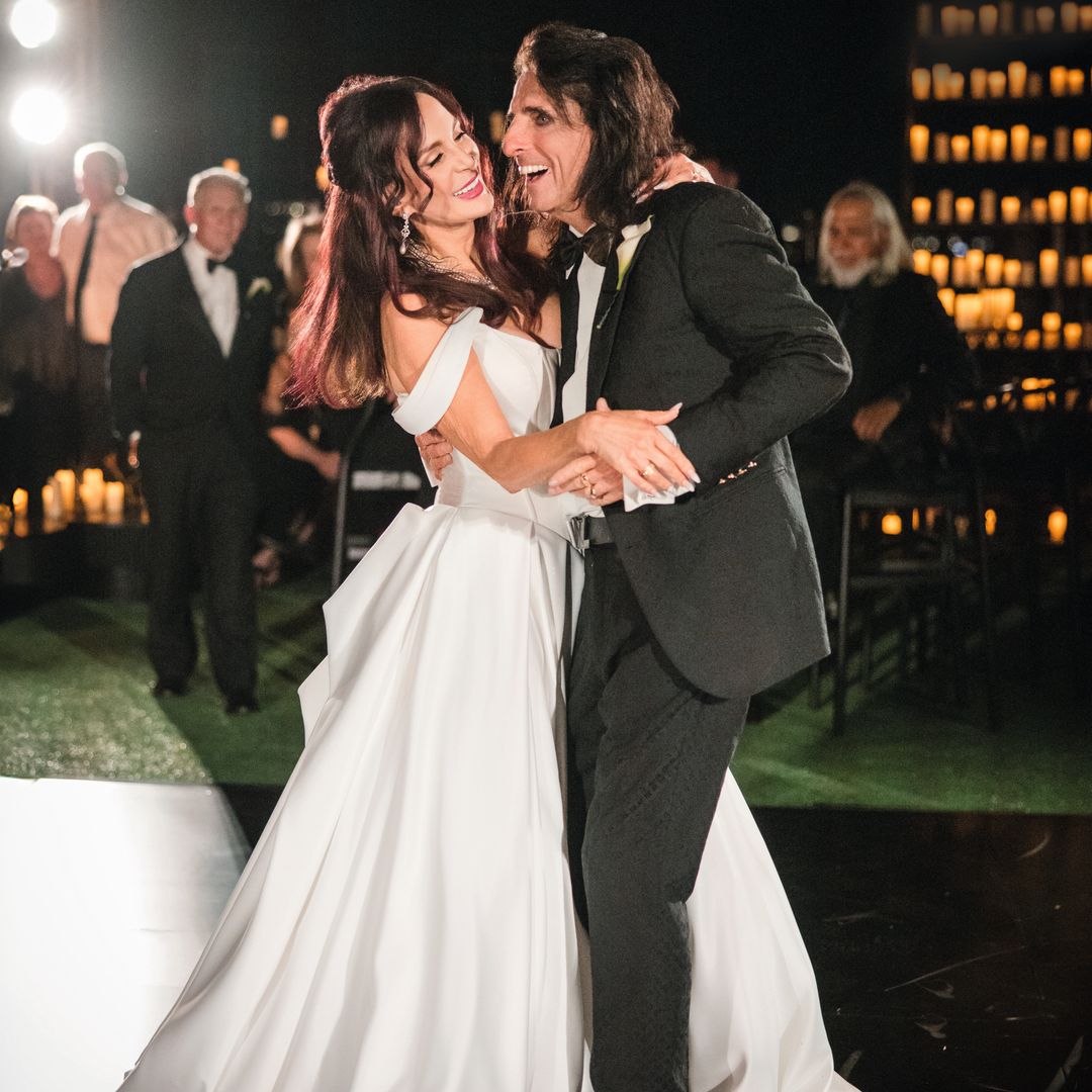 EXCLUSIVA. Todos los detalles del look de Sheryl (mujer de Alice Cooper): una novia rockera de casi 70 años